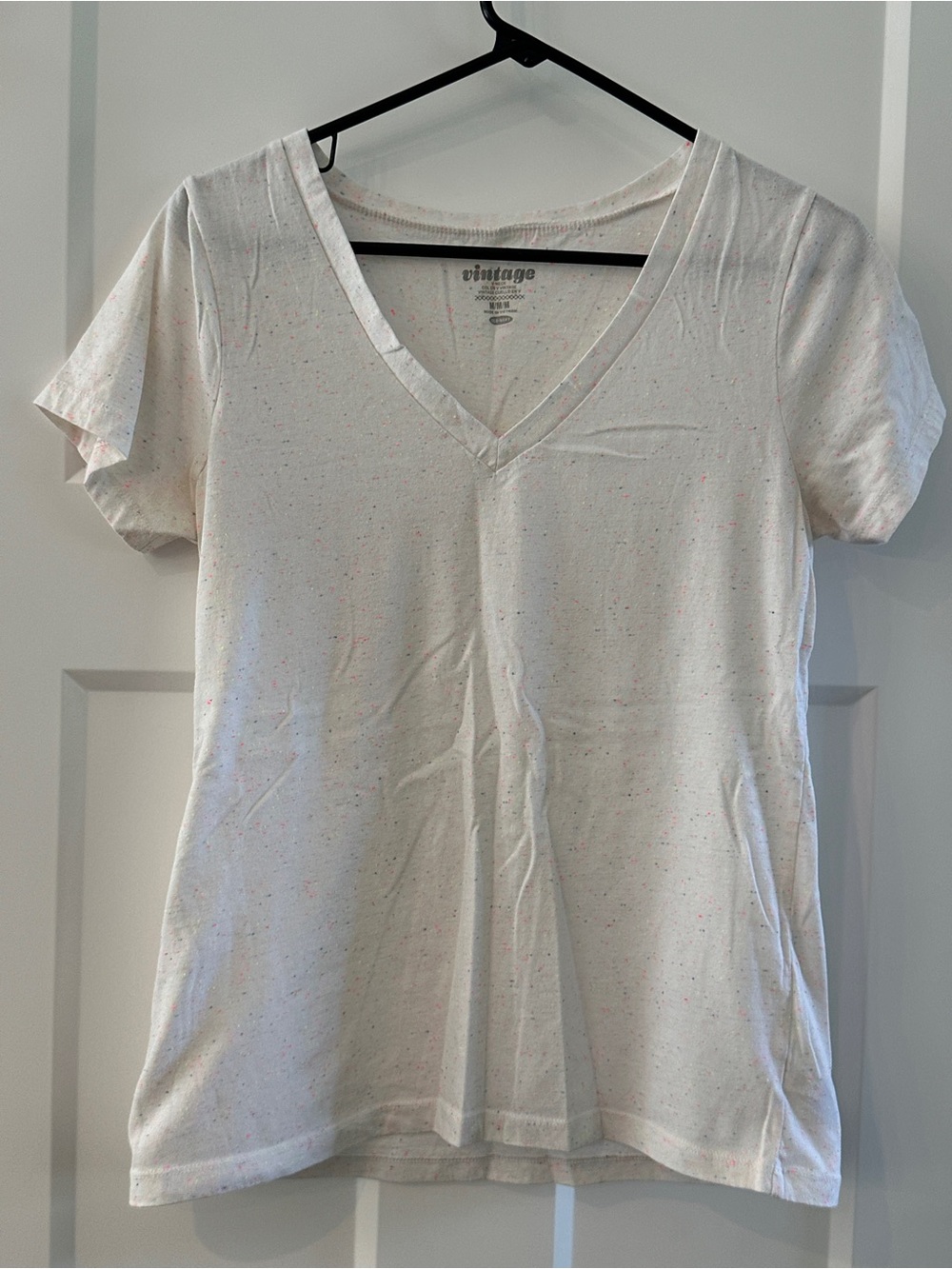 Old Navy Vintage V-Neck T-Shirt Size Medium cream heathered with neon specks